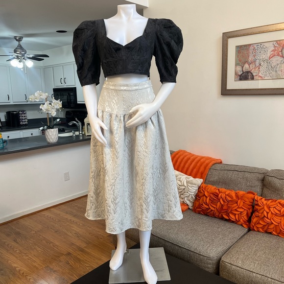 ❣️🆕Who What Wear DIV Black Puff Sleeve Cropped Top❣️ - Picture 4 of 10